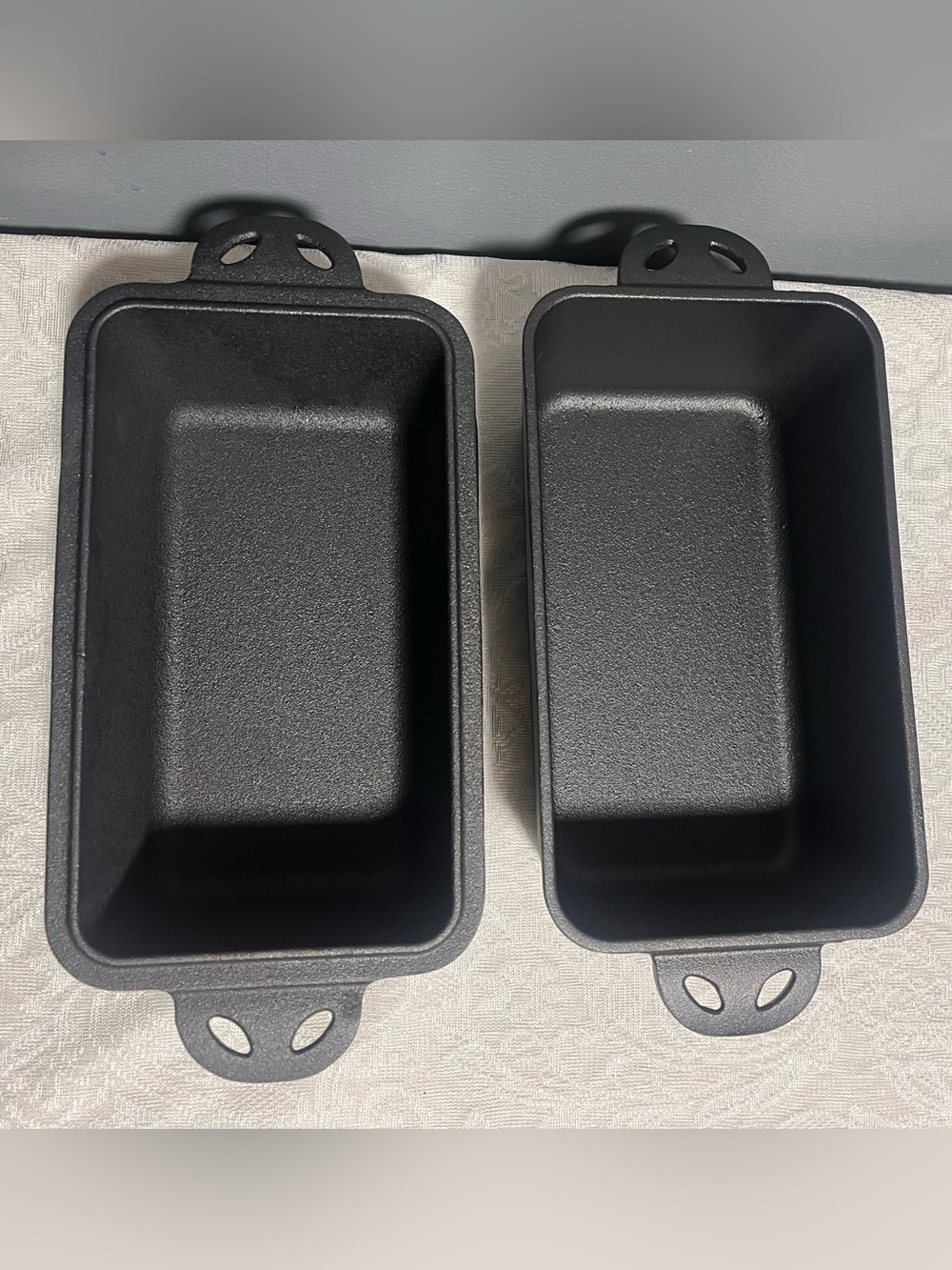 EAQENLS Cast Iron Loaf Pan Set (2) + Heat Resistant Gloves–Non-Stick Baking Pans
